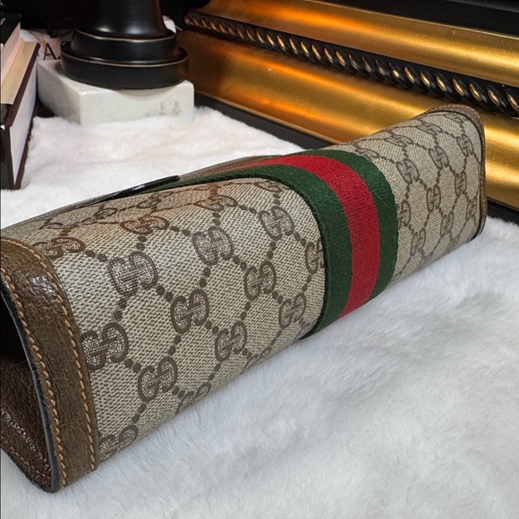 Vintage Gucci leather clutch bag. - Picture 6 of 13